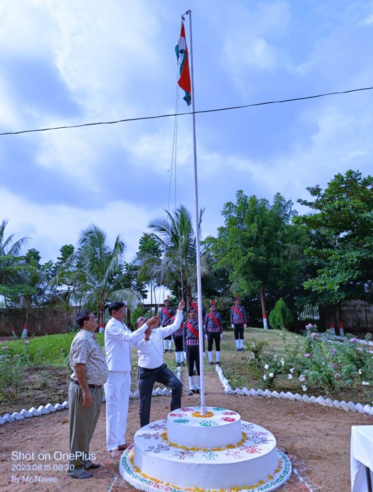 चिकित्सा महाविद्यालय चंदूलाल चंद्राकर स्मृति शासकीय चिकित्सा महाविद्यालय में स्वतंत्रता दिवस बेहद हर्षॉउल्लास के साथ मनाया गया