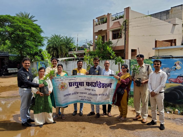 अर्पण  दिव्यांग पब्लिक स्कूल रायपुर  में  पौधा रोपण  प्रत्युषा फाउंडेशन के सदस्यों और दिव्यांग बच्चों संग  मिलकर किया पौधा रोपण