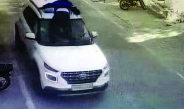 सनकी टीचर ने बोनट पर फंसे छात्र को 10 किमी तक घुमाया