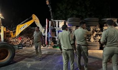 Uttar Pradesh  बालू भरा ट्रक झोपड़ी पर पलटा, चार मासूम बच्चों समेत 8 लोगों की मौत