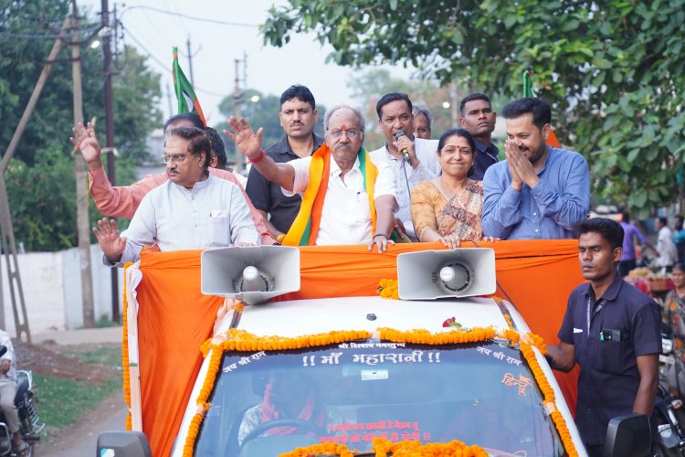 धरसीवां, कुरा, खरोरा, तिल्दा नेवरा में बृजमोहन अग्रवाल की विजय आभार यात्रा  जनता ने अपने सांसद बृजमोहन अग्रवाल का किया जोरदार स्वागत