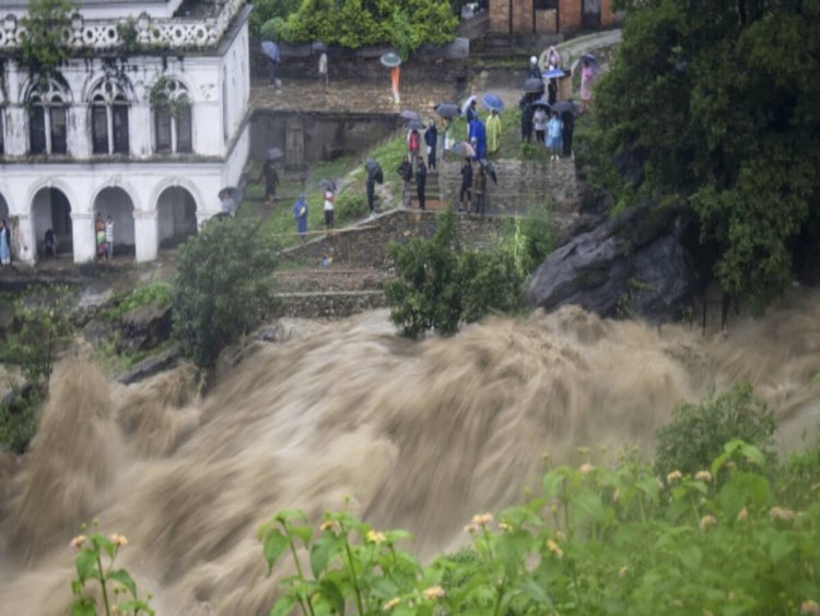 भूस्खलन में दो बसें त्रिशूली नदी में बहीं, 7 भारतीयों समेत 65 लोग लापता, जारी है तलाशी अभियान