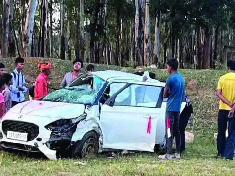 कार-बाइक में जबरदस्त भिड़ंत में पूर्व नगर पंचायत अध्यक्ष की भाभी की मौत, चार घायल