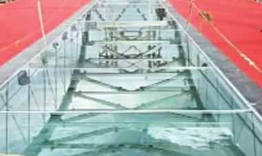 समुद्र पर बने देश के पहले कांच के पुल पर आवाजाही शुरू
