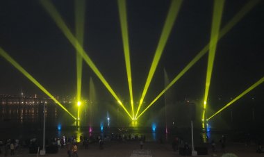 महाकुंभ में भव्य लेज़र वॉटर स्क्रीन शो का शुभारम्भ