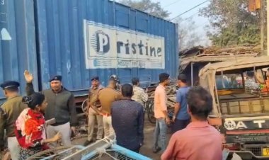 ओडिशा के राउरकेला में मालगाड़ी पटरी से उतरी, बस्ती में जा घुसी बोगी