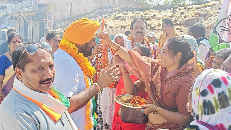 मलकीत ने शुरू किया धूंआधार जनसंपर्क,नगर सरकार से कांग्रेस पार्टी की वापसी के लिए वार्डों में बहा रहे पसीना