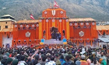 बदरीनाथ मंदिर के कपाट खुले, बड़ी संख्या में उमड़े श्रद्धालु, सीएम धामी ने भी की पूजा-अर्चना