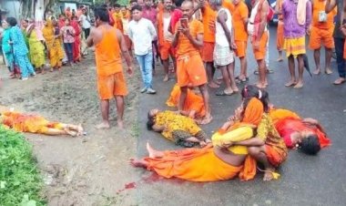 सुबह-सुबह मची चीख-पुकार: ट्रक से टकराई बस, 5 कांवड़ियों की मौत, 23 गंभीर