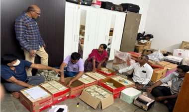 छापेमारी के दौरान 11 करोड़ रुपए जब्त