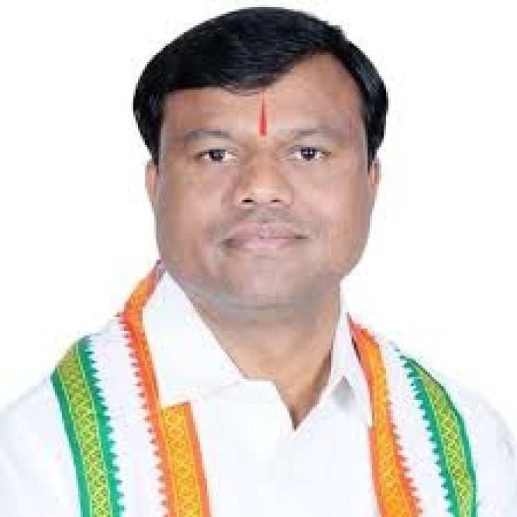 16000 एनआरएचएम कर्मचारियों की हड़ताल से स्वास्थ्य सेवाएं चरमराईं, कांग्रेस ने सरकार को घेरा