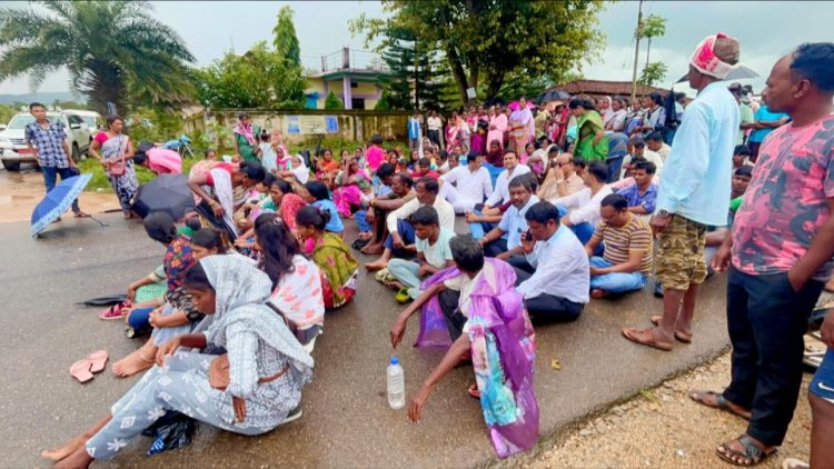 जुर्रुडांड घटना में मृतकों क़े परिवारजनो को 50-50 लाख मुआवजा दे सरकार : यू. डी. मिंज   “ हादसे पर सरकार की अनदेखी, कांग्रेस नेताओं को गिरफ्तारी भाजपा की तानाशाही का प्रमाण”  कुनकुरी।