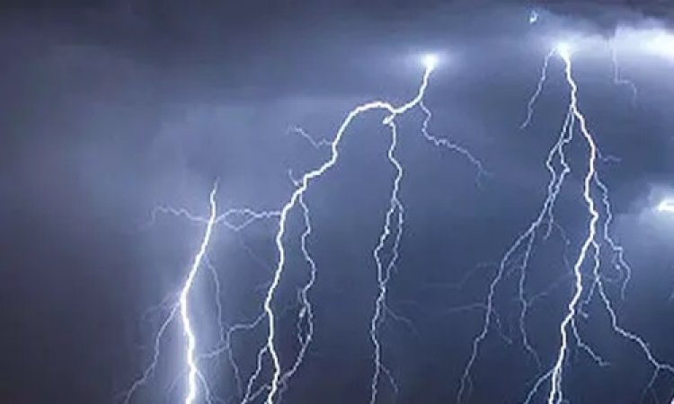 स्कूल के मैदान में बिजली गिरने से छात्र की मौत