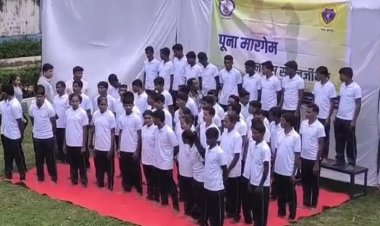 सरेंडर करने एसपी ऑफिस पहुंचे 51 नक्सली, पुलिस ने किया स्वागत