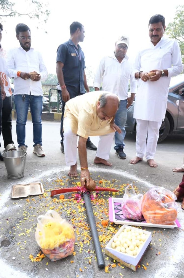 विधायक पुरंदर मिश्रा ने किया सुलभ शौचालय निर्माण  कार्य का भूमि पूजन