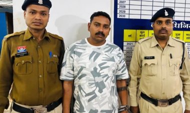 हेरोइन बेचने की फिराक में घूम रहा था आरक्षक, पहुंच गया जेल