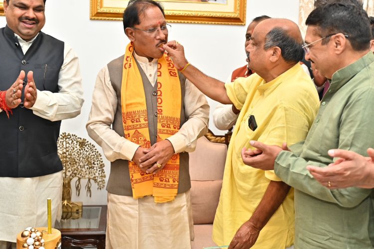 मुख्यमंत्री श्री विष्णु देव साय को जन्मदिन पर दी शुभकामनाएं, उत्तर विधायक पुरन्दर मिश्रा ने किया आत्मीय अभिनंदन