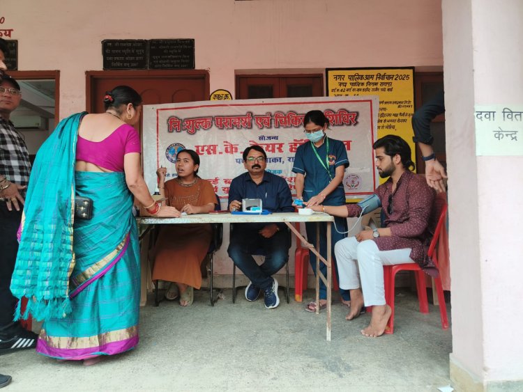 निःशुल्क जनेऊ संस्कार सर्यूपारीण भवन अंतर्गत एस के केयर हॉस्पिटल का फ्री हेल्थ कैंप