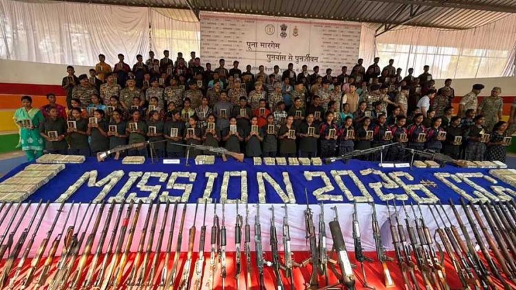 बस्तर में 108 माओवादियों का आत्मसमर्पण, 3 करोड़ से अधिक का था इनाम