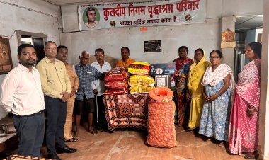 कुलदीप निगम वृद्धाश्रम में पंजाब नेशनल बैंक  द्वारा अन्नदान