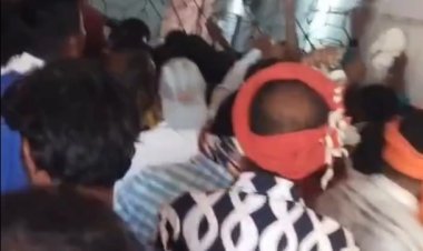 धमतरी में शराब की किल्लत खत्म होते ही उमड़ी भीड़, सड़क पर लगा जाम