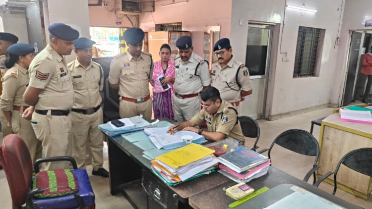 पुलिस उपायुक्त ने किया खमतराई थाना का औचक निरीक्षण