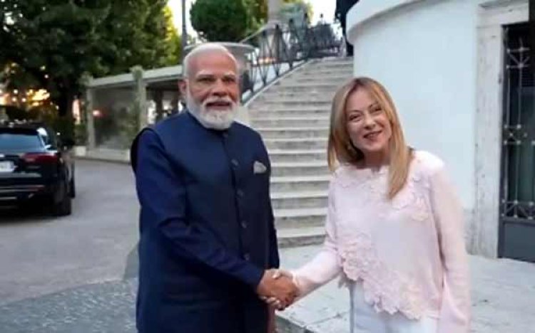 इटली पहुंचे पीएम मोदी ने जॉर्जिया मेलोनी को भेंट किया मेलोडी टॉफी का पैकेट