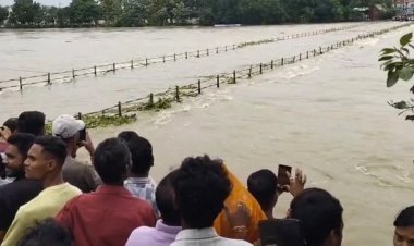 खारून का रौद्र रूप! महादेव घाट का पुल डूबा, ऊपर से बह रहा 2 फीट पानी