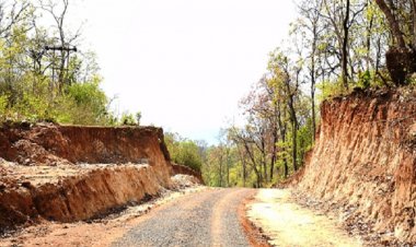 बदलता नारायणपुर: नई तस्वीर : पहाड़ को काटकर प्रषासन ने गांव तक बना दी सड़क
