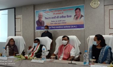 प्रभारी मंत्री,सांसद व विधायक ने की विकास कार्यों की समीक्षा..