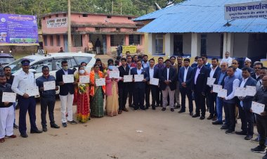 कोविड-19 के मुश्किल दौर में सराहनीय कार्य करने वाले 85 कर्मचारियों को संसदीय सचिव यु.ड़ी. मिंज ने किया सम्मानित