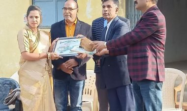 सुपर 36 से सम्मानित हुई पौसरी की शिक्षिका भारती वर्मा