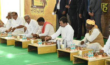 कुल्हाड़ी घाट के बन सिंह ने राजीव गांधी जी से मिलाया था हाथ , आज राहुल गांधी के साथ बैठकर खाना खाया