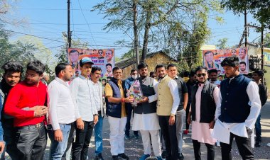 बस्तर सांसद दीपक बैज के कोरिया दौरे के दौरान बिलासपुर में युवा साथियों ने किया उनका भव्य स्वागत...