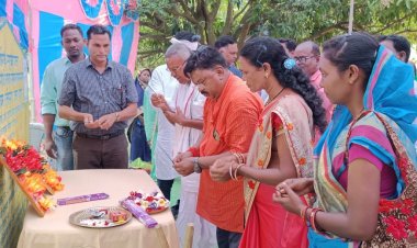 गांधी जयंती के अवसर पर संसदीय सचिव यू. डी. मिंज ने  बोखी में महात्मा गांधी रूरल इंडस्ट्रियल पार्क का किया शिलान्यास