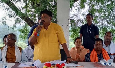 झमाझम बारिश के बीच विधायक ने सामाजिक भवन का किया भूमि पूजन ....   सभी समाज के लोग  ने मुझे जिस विश्वास से चुना मैं उसी विश्वास में खरा उतर कर आप के सेवा में सदैव हाजिर हूँ :- यू.डी. मिंज