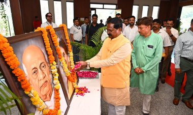 संस्कृति मंत्री  अमरजीत भगत ने पूर्व प्रधानमंत्री श्रीमती इंदिरा गांधी और सरदार  वल्लभभाई पटेल के व्यक्तित्व, कृतित्व पर आयोजित प्रदर्शनी का किया उद्घाटन