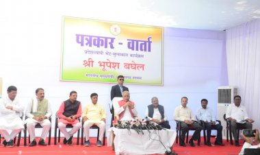 मुख्यमंत्री  भूपेश बघेल डोंगरगढ़ स्थित सर्किट हाउस में पत्रकार वार्ता