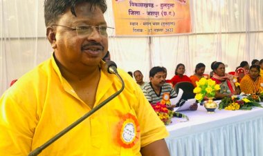 मितानिन बहनों कार्य ग्रामीण क्षेत्रों में अत्यंत सरहानीय: संसदीय सचिव  दुलदुला मितानिन सम्मेलन में  संसदीय सचिव यू.डी. मिंज के समक्ष मितानिनों ने नाटक प्रस्तुति कर स्वास्थ विभाग की उदासीनता का प्रदर्शन किया