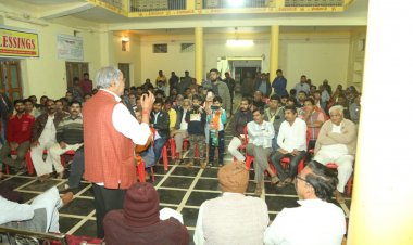 संबलपुर और चारामा में देर रात तक बृजमोहन अग्रवाल ने की बैठकें. प्रदेश की सुख-शांति व समृद्धि इस सरकार ने छीन ली : बृजमोहन अग्रवाल