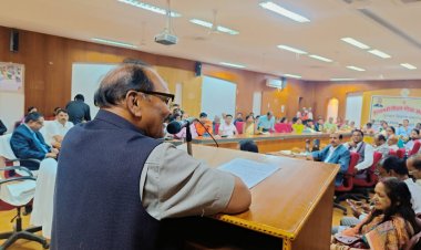 स्कूल शिक्षा मंत्री डॉ. टेकाम ने 31 शिक्षिकों को किया सम्मानित