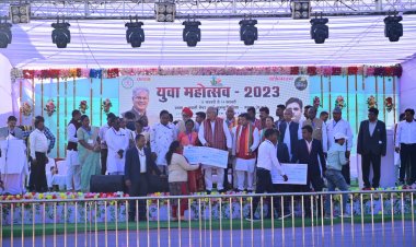 जशपुर की प्राकृतिक सुंदरता और खुशनुमा मौसम में मयाली महोत्सव लगा रहा है चार चांद :मुख्यमंत्री भूपेश बघेल  मुख्यमंत्री ने 230 करोड़ 70 लाख के विकास कार्यो की सौगात दी