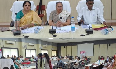 आयोग ने निपटाया 13 वर्ष पुराना मामला, 15 लाख रूपये आवेदिका को दिलाने का दिया निर्देश।   सामाजिक मामलों के 3 प्रकरणों का आयोग ने किया निराकरण।   महिला आयोग के नाम से फ्लैक्स टांगने वाली आवेदिका का प्रकरण जांच के लिए पुलिस को सौंपा गया।