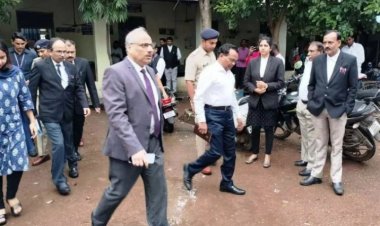 अधिवक्ता कक्ष में पानी का रिसाव देख नाराज हुए छत्तीसगढ़ के मुख्य न्यायाधीश
