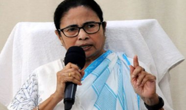 ममता बनर्जी ने बढ़ते रेल किराये को लेकर केंद्र की आलोचना की