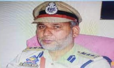 नमाज पढ़ने के दौरान रिटायर्ड पुलिस अफसर आतंकियों  ने  बरसाई गोली, मौत