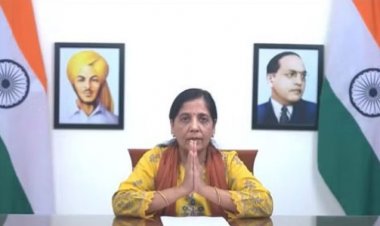मैदान में कूदीं सुनीता केजरीवाल, पढ़ी अरविन्द की चिट्ठी