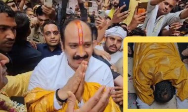 पं प्रदीप मिश्रा ने नाक रगड़कर राधा रानी से मांगी माफ़ी...