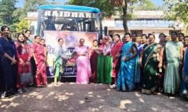 स्व-सहायता समूह की महिलाएं दिशा भ्रमण के लिए रायपुर हुई रवाना