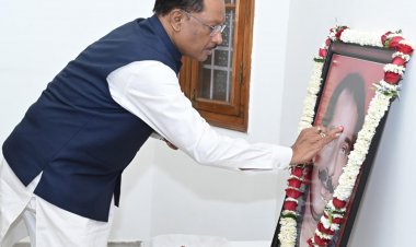 मुख्यमंत्री श्री साय ने स्वर्गीय श्री दिलीप सिंह जूदेव की जयंती पर उन्हें किया नमन